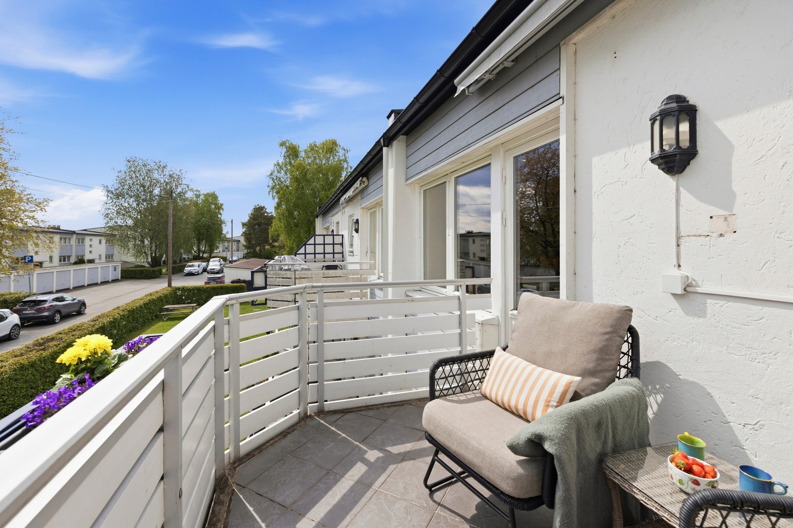 Balkongen har rikelig med plass og sol Galleribilde