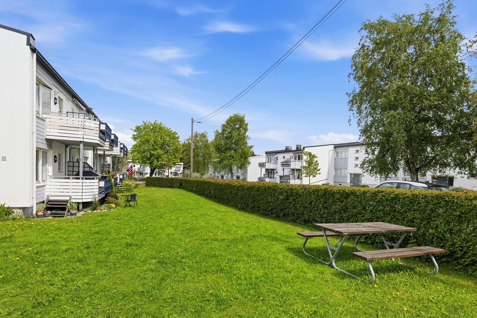 Felles hage med sitteplasser Galleribilde