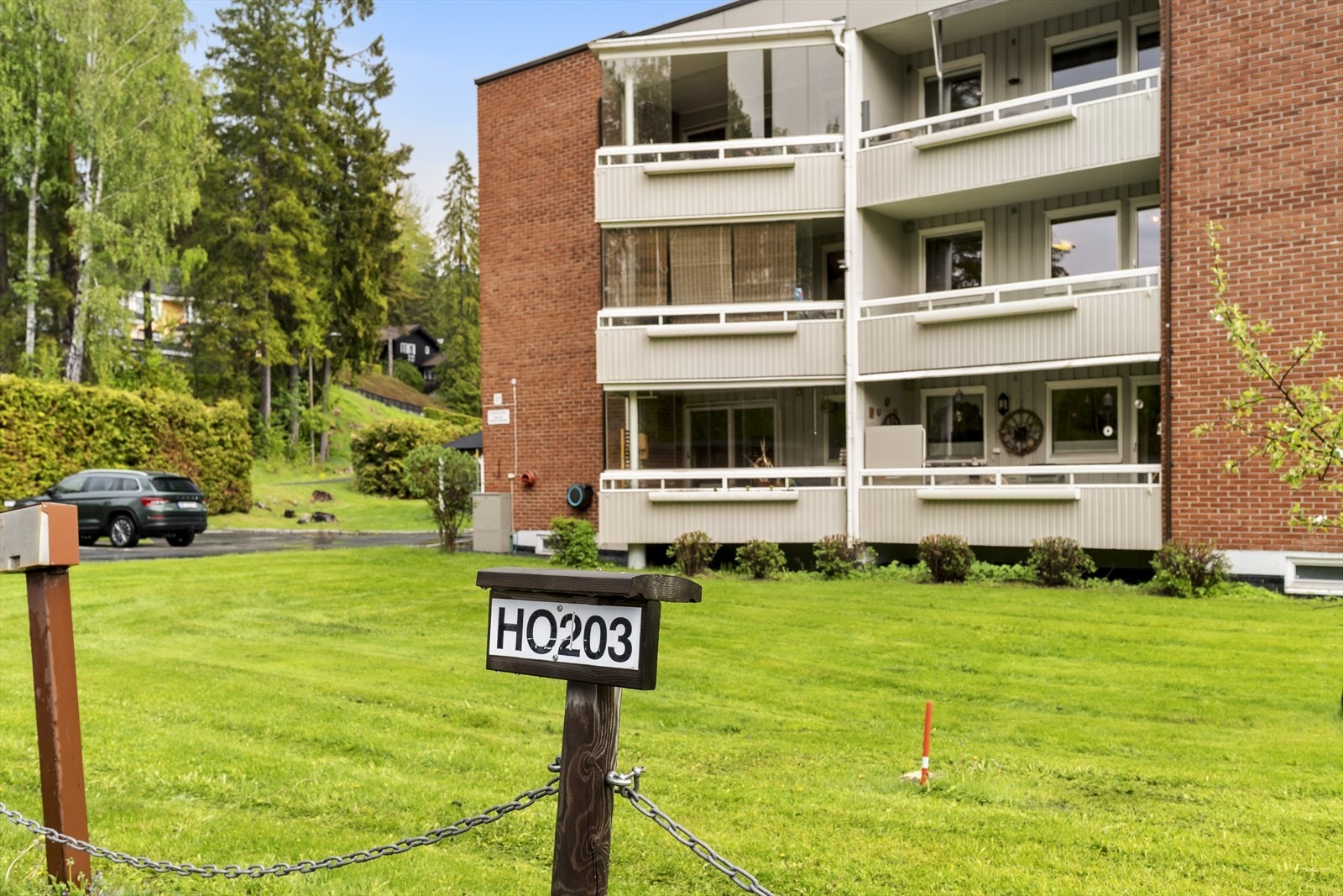 Privat parkering. Galleribilde