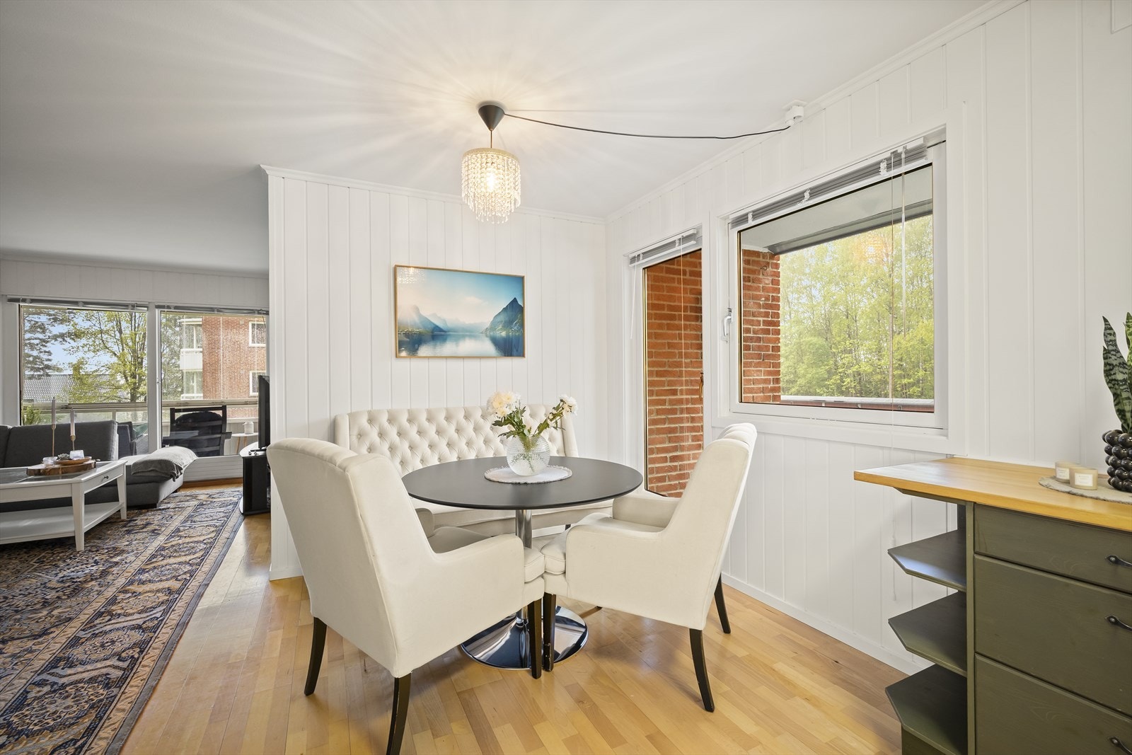Store vinduflater byr på mye dagslys! Galleribilde