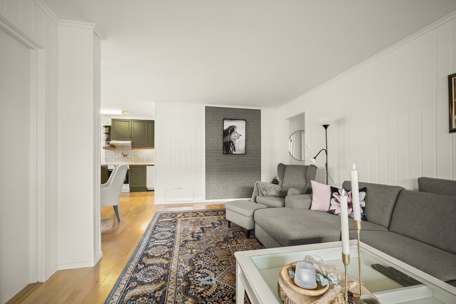Leiligheten fremstår som velholdt og leiligheten har mulighet for ildsted, Galleribilde