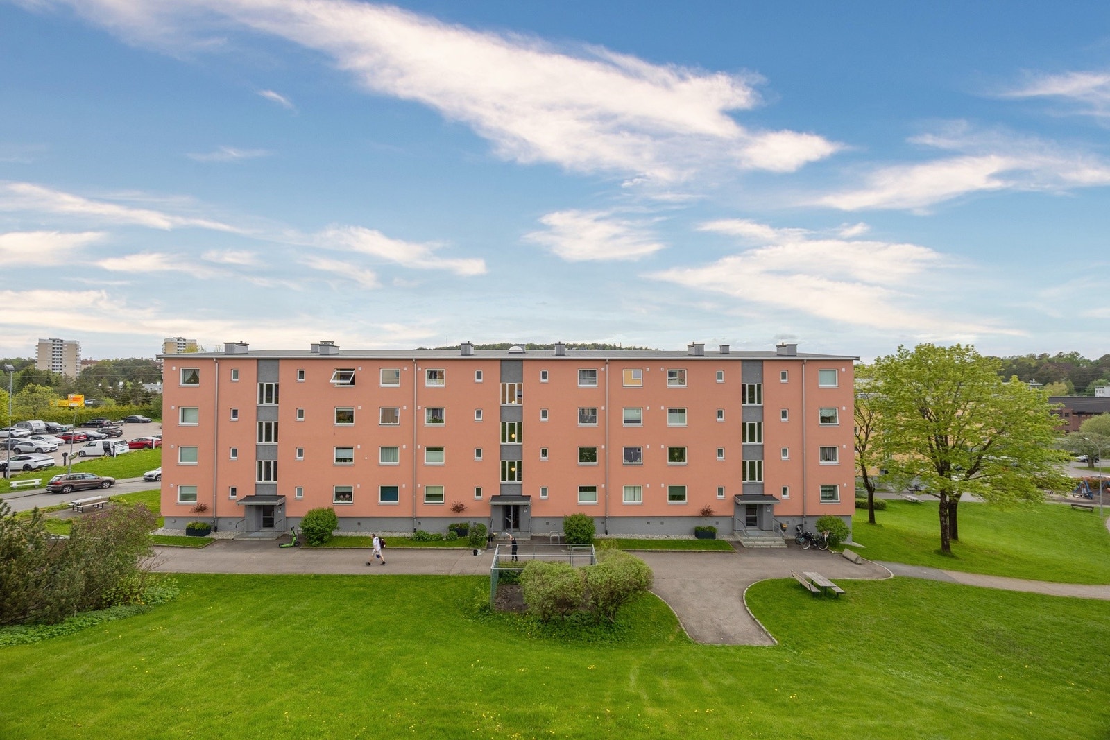 Stort borettslag med pene felles uteområder. Galleribilde