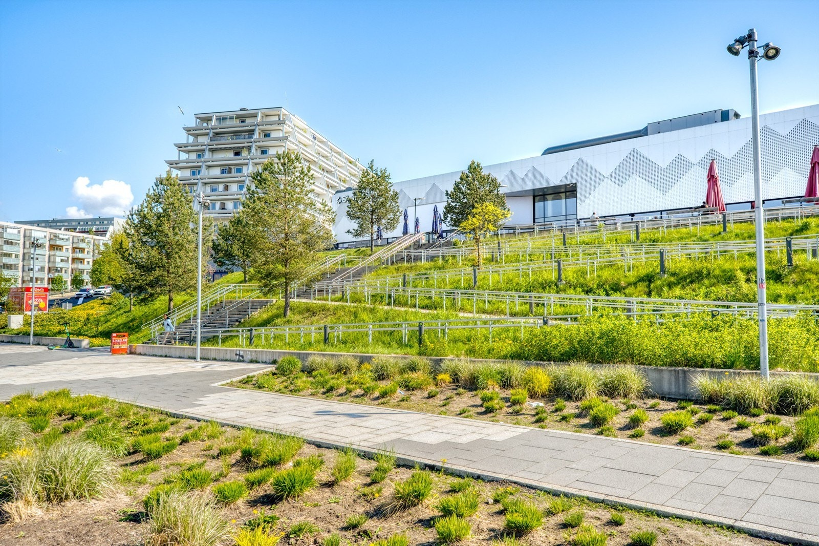 Fra boligen er det gangavstand til Stovner senter og Stovner T-banestasjon. Galleribilde