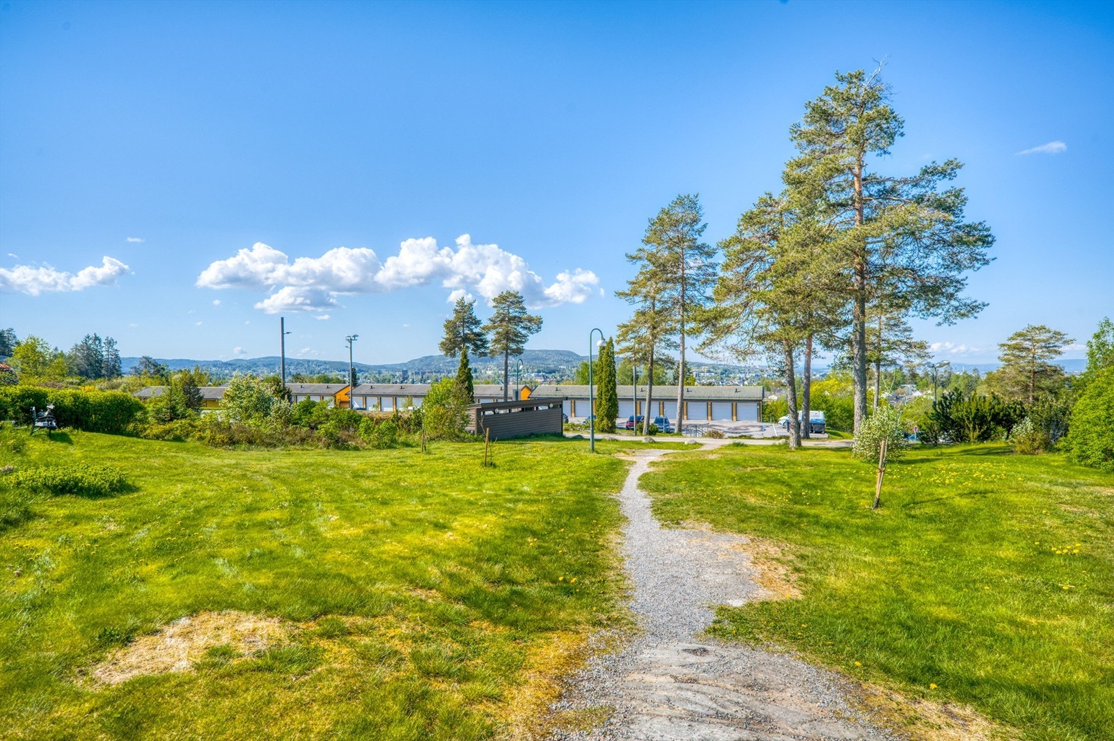 Vesthellinga borettslag er kjent for sine store, åpne grøntområder. Galleribilde