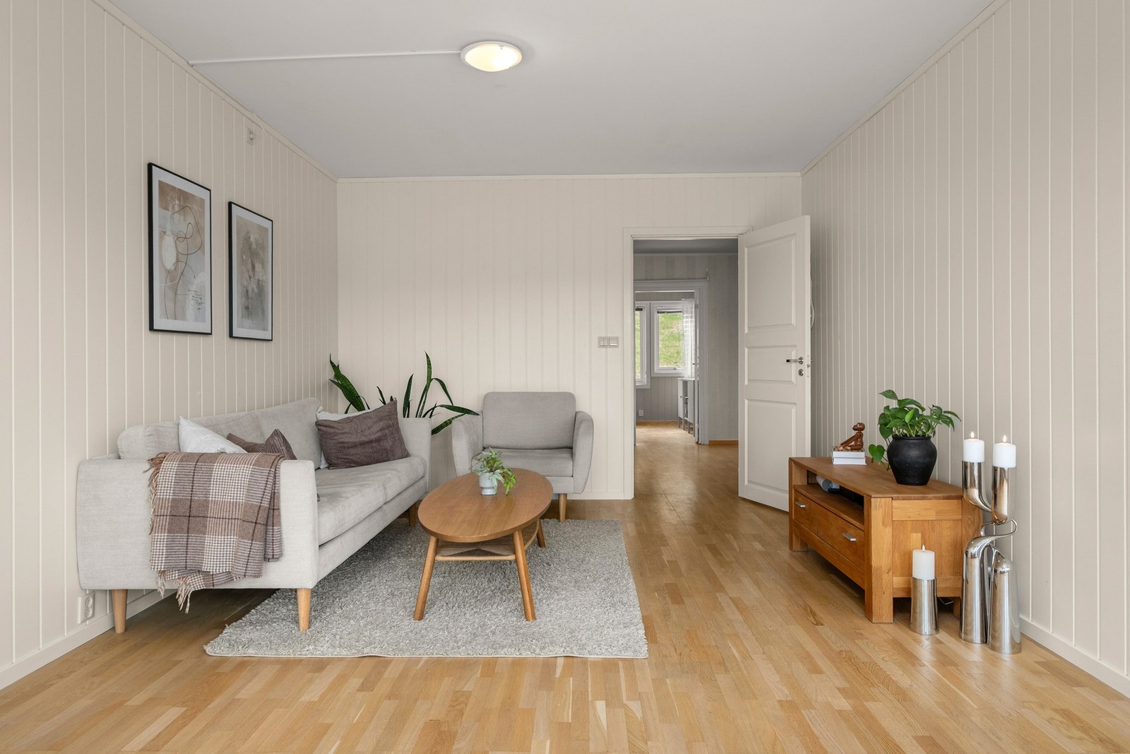 Leiligheten har en lys og romslig stue som måler hele 29 kvm. Galleribilde