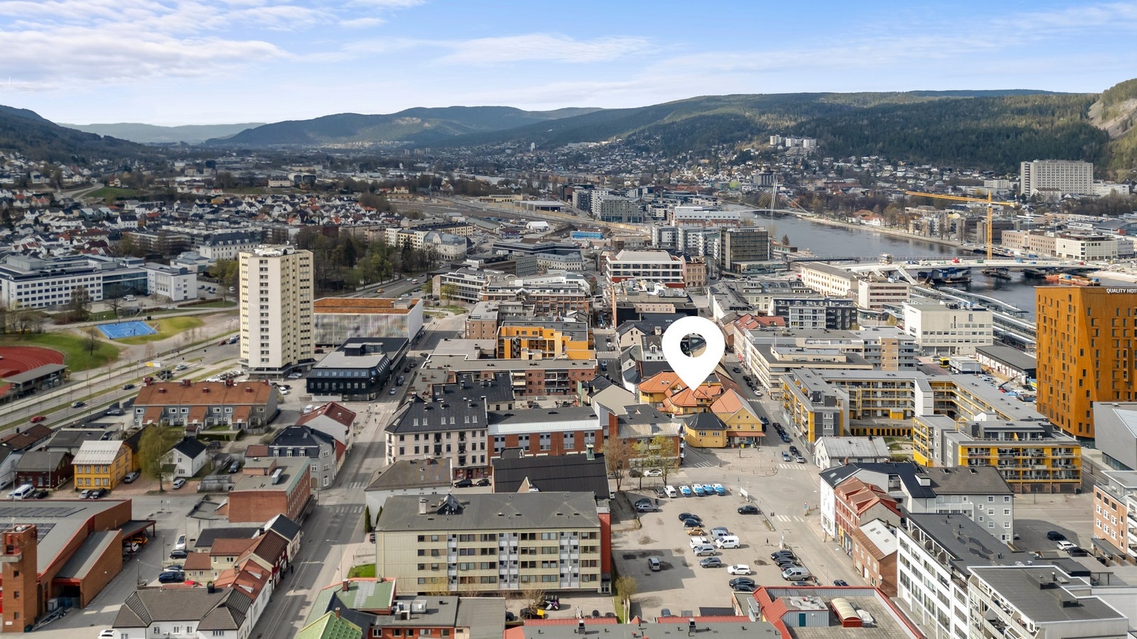 Det er ca. 2 min gange til togstasjon, dagligvare og Strømsø torg Galleribilde