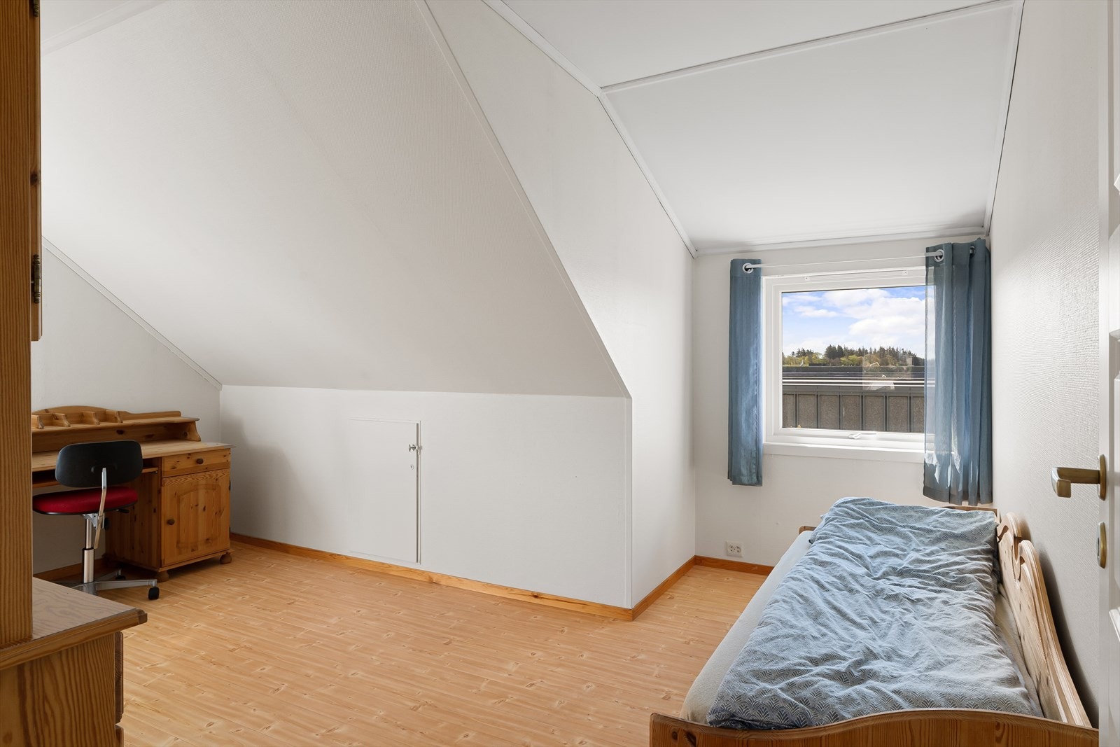 Soverom 4. Praktiske kott i kneveggene gir god utnyttelse av plassen og ekstra lagringsmuligheter. Galleribilde