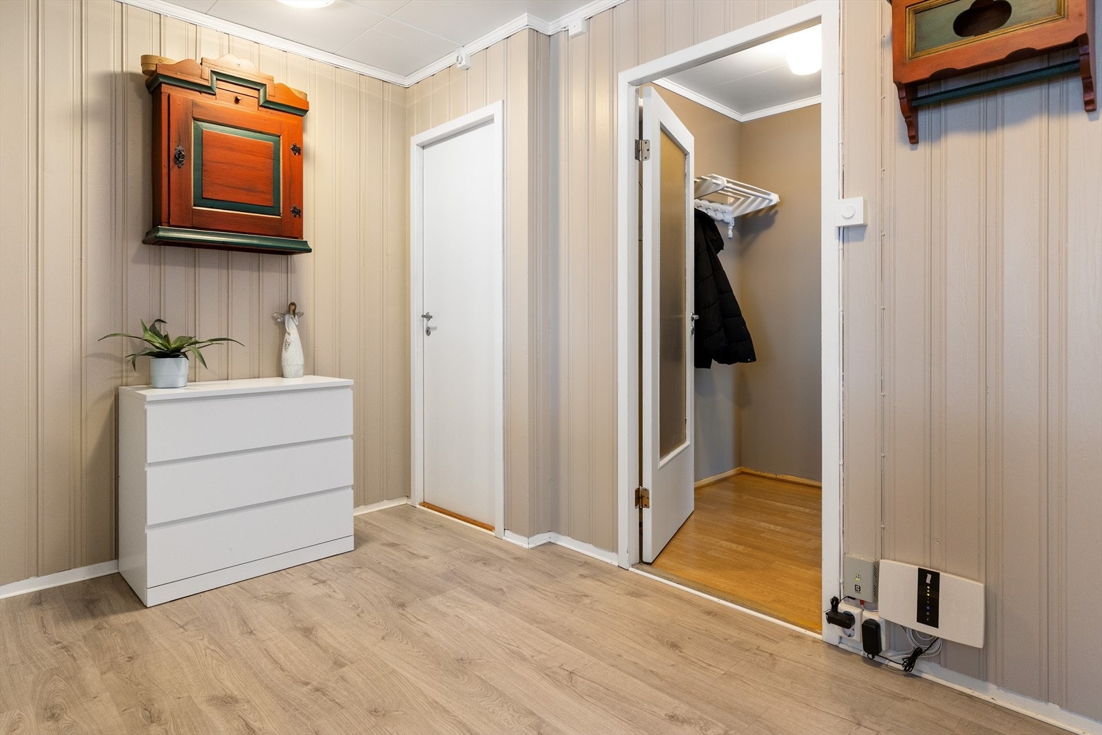 Fra gangen er det også tilgang til badet og begge soverommene. Galleribilde