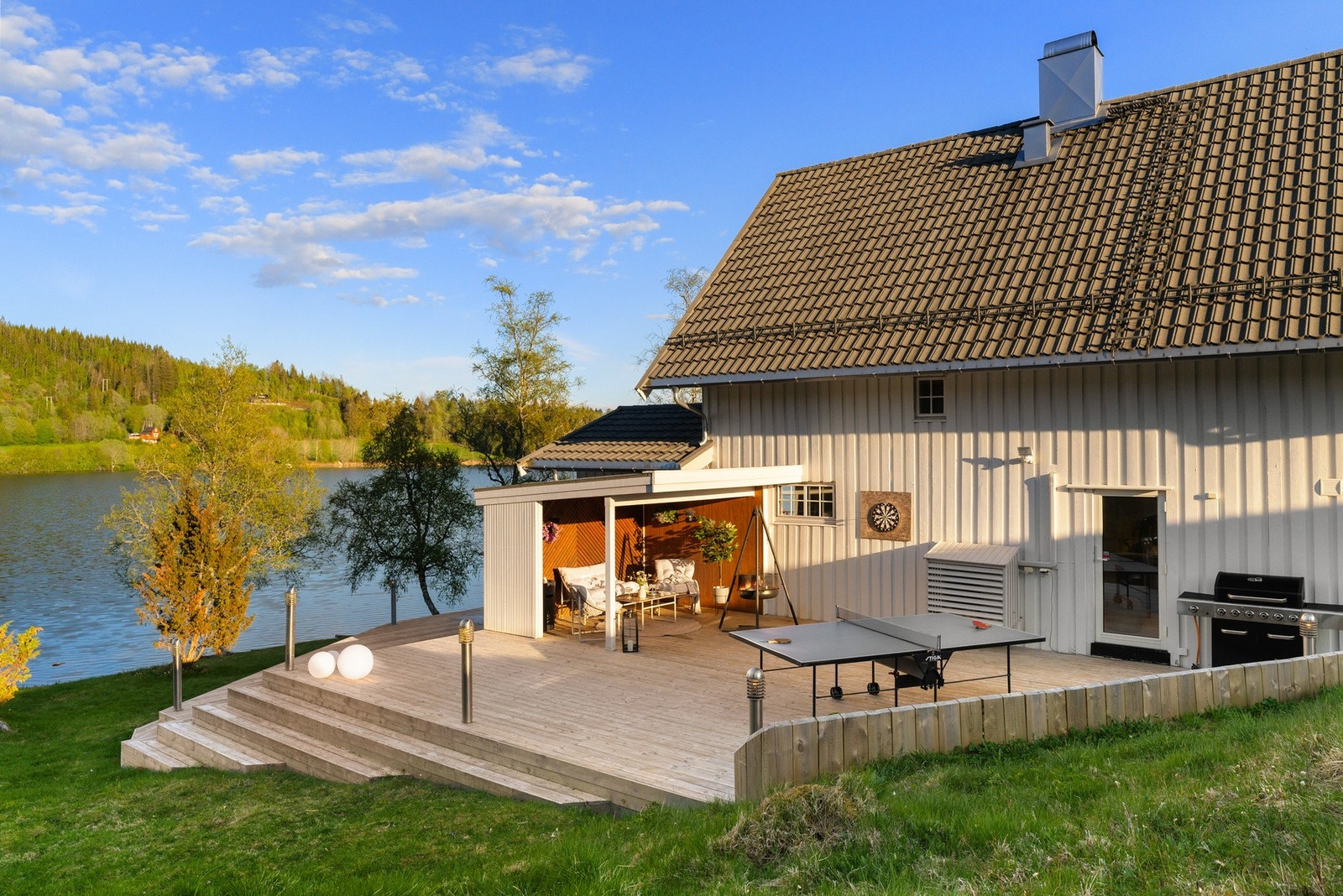 Huset er betydelig renovert i perioden 2013 - 2025. Se eget punkt "oppgraderingshistorikk" i salgsoppgaven. Galleribilde