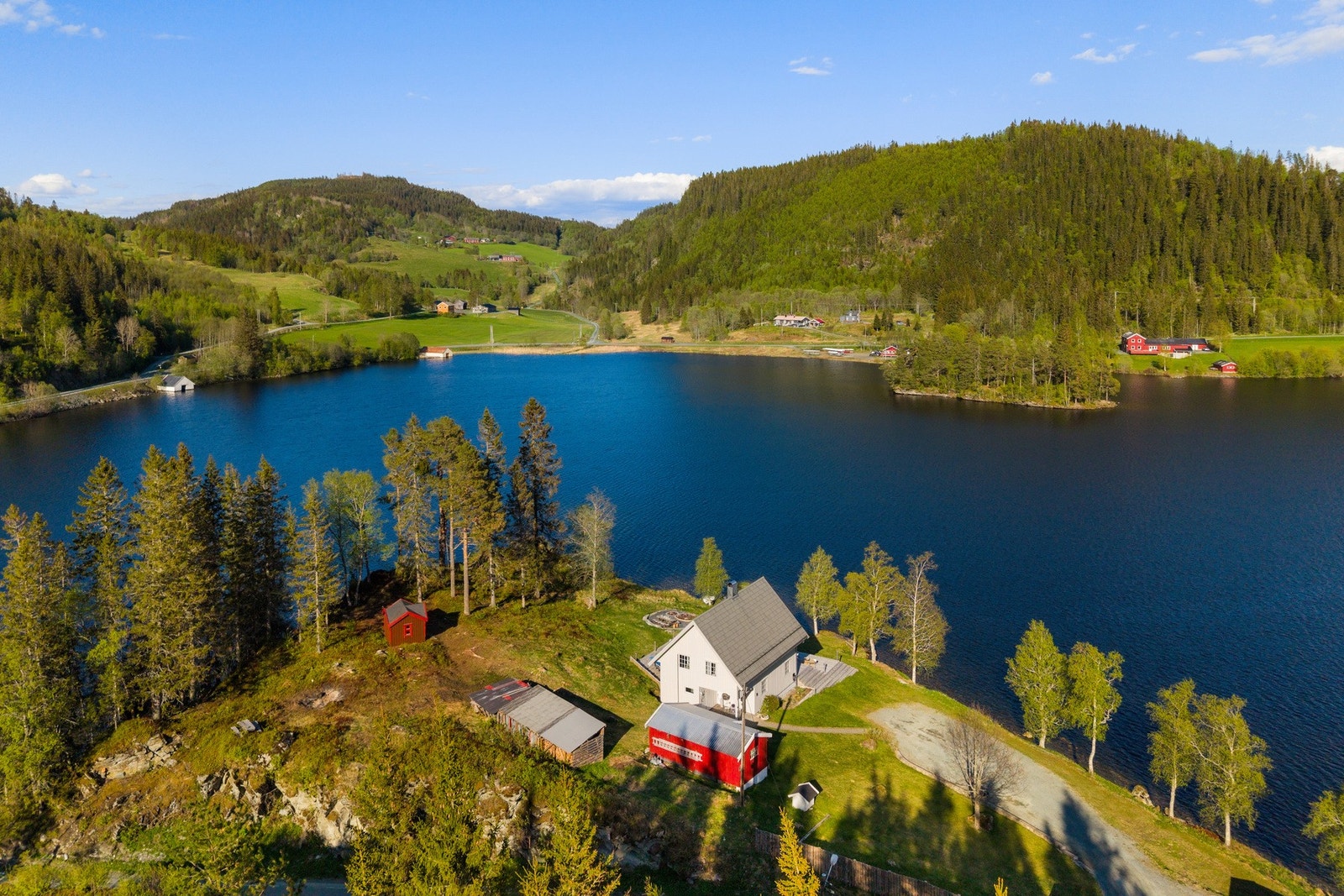 Eiendommen gir mulighet for å bli medlem i Jonsvatnet grunneierlag. Medlemsskapet gir jakt og fiskerettigheter. Galleribilde