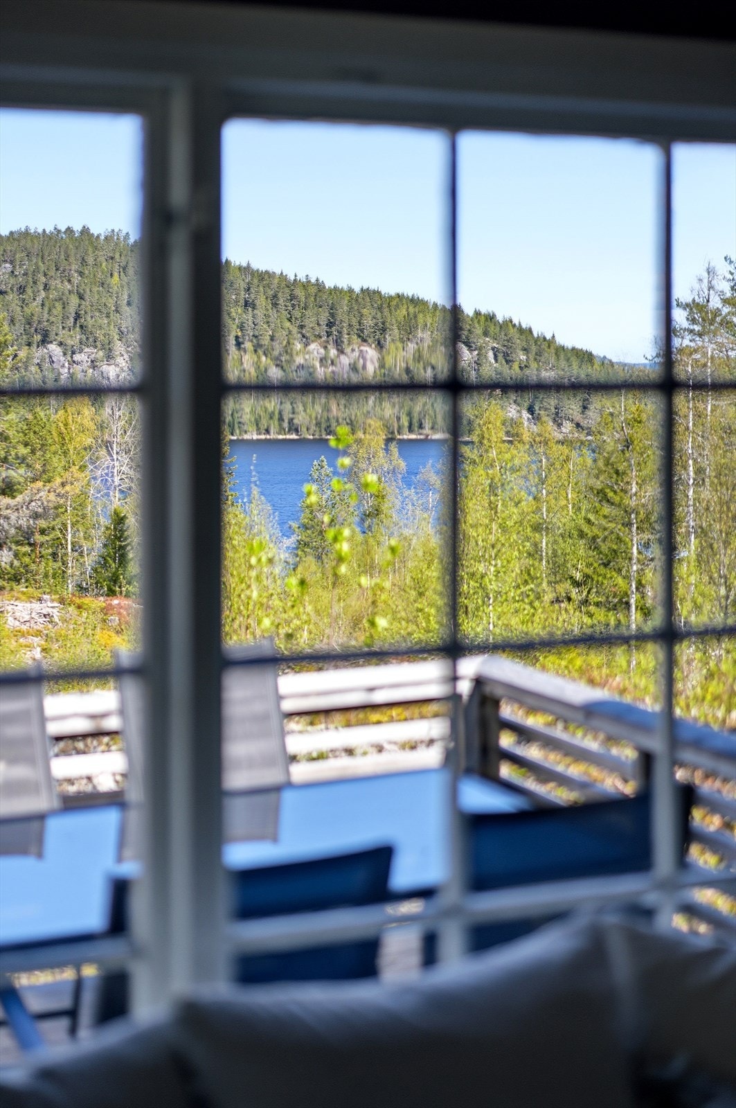 Nyt utsikten utover Haugesjø fra stua. Galleribilde