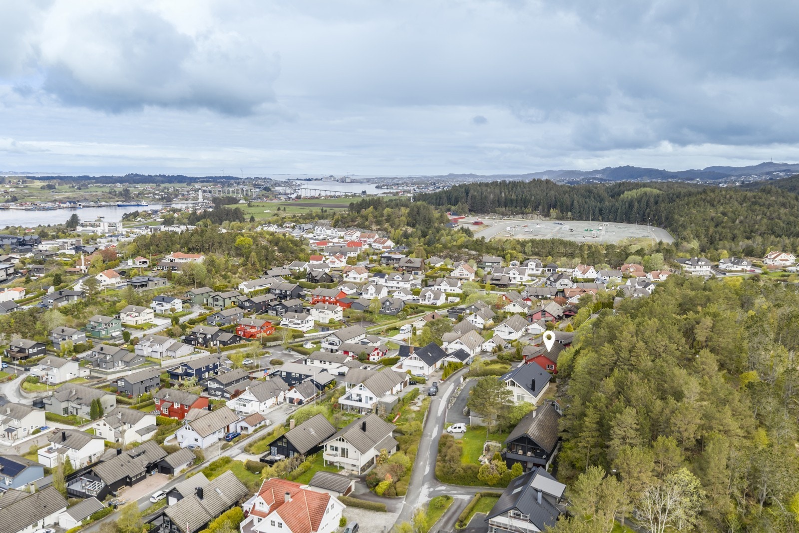 Kort vei til store arbeidsplasser på Nordheim Næringspark, Raglamyr og på Karmøy. Galleribilde
