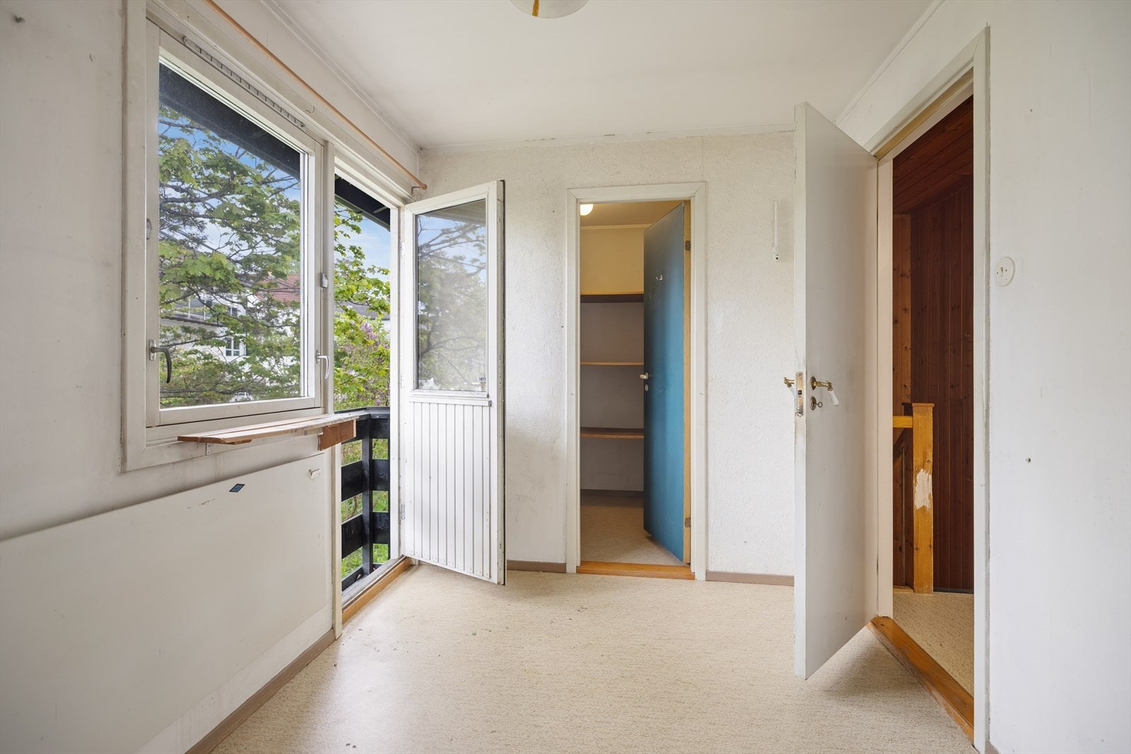 Og inngang til klesbod/walk-in-closet. Galleribilde