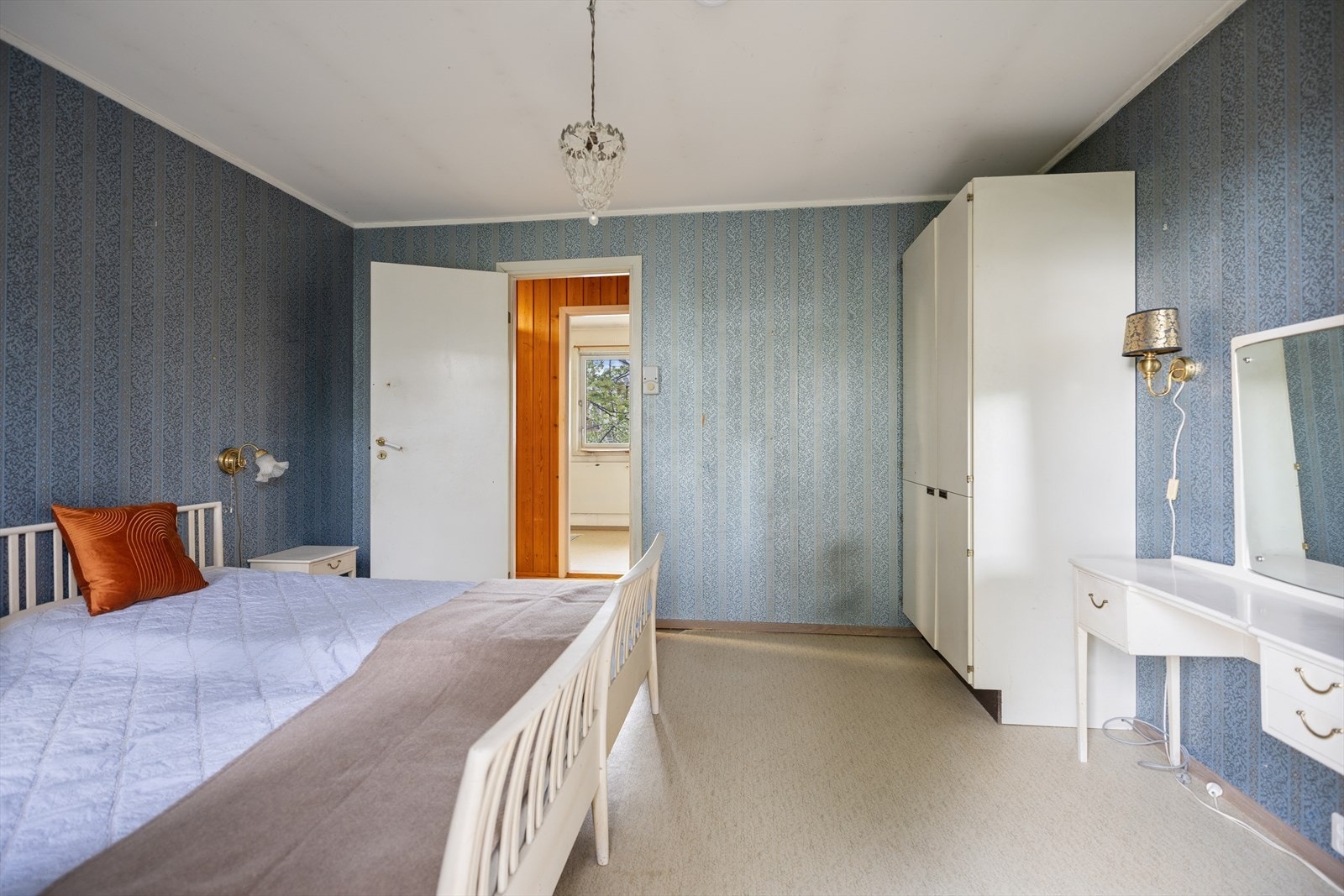 God plass til garderobeskap. Galleribilde