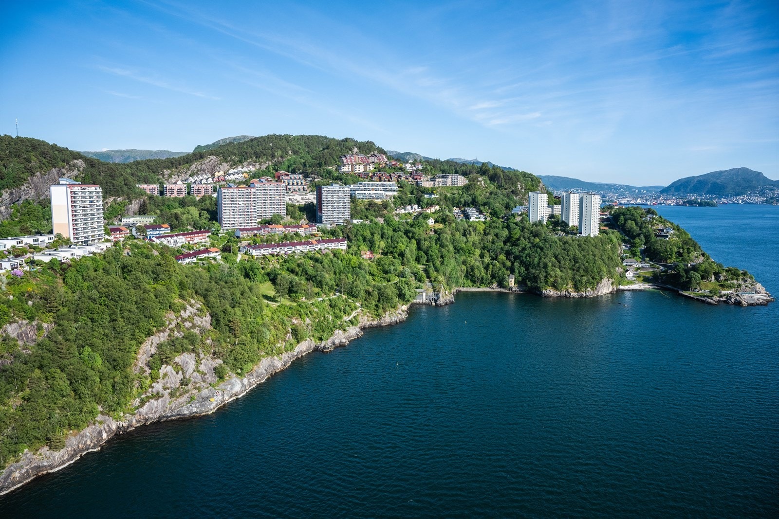 Fra eiendommen er det kort vei til både sentrum og naturområder. Galleribilde