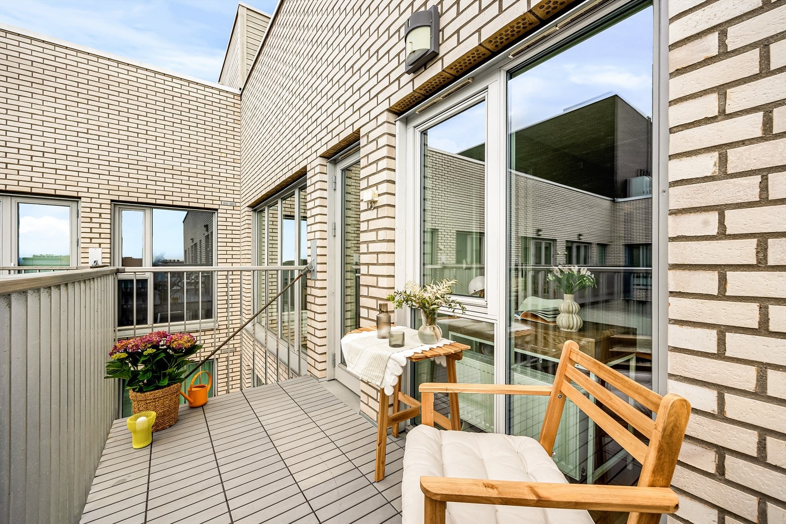 Her er det god plass til både sittegruppe og beplantning. Galleribilde