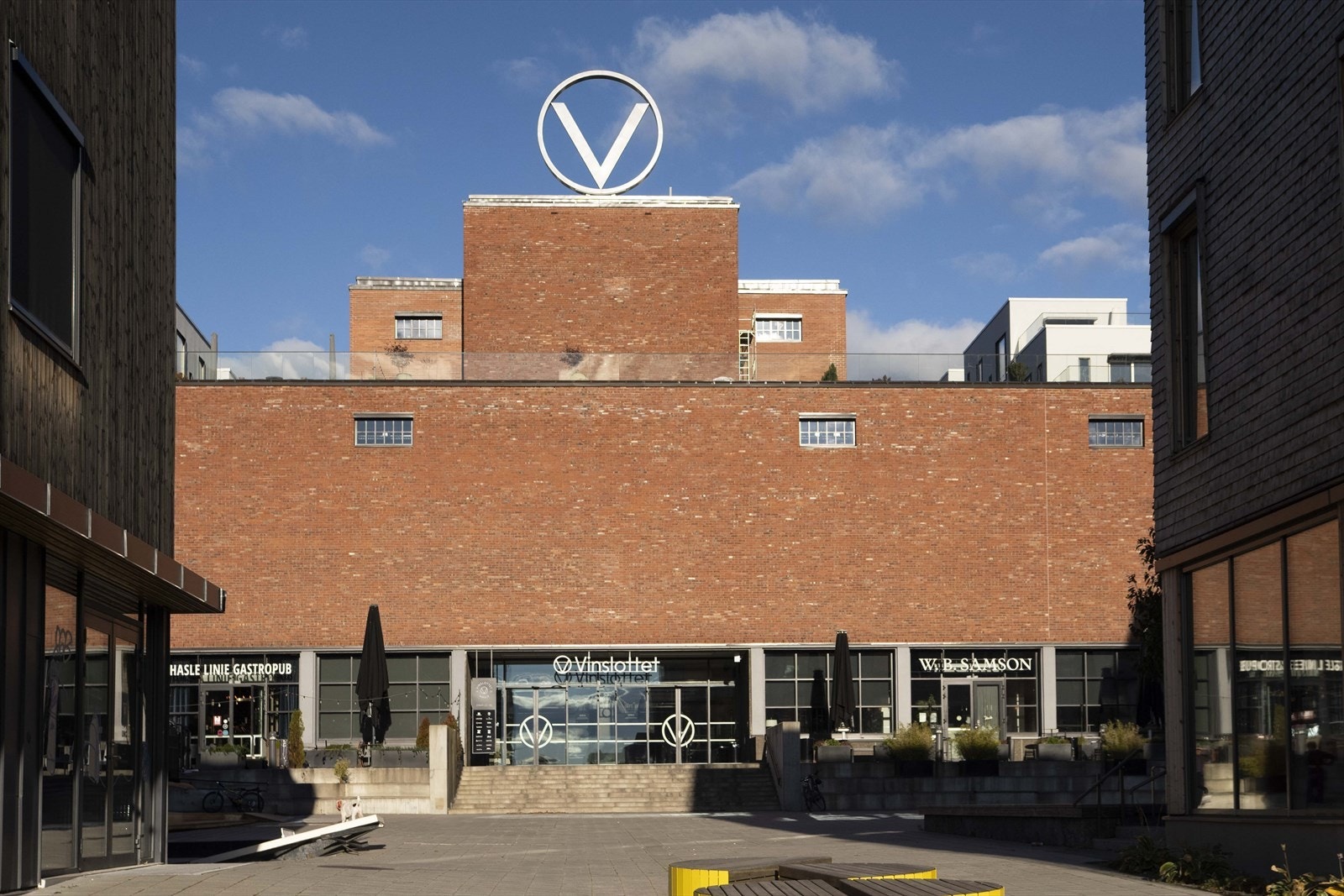 Det er gangavstand til historiske Vinslottet, som huser blant annet gastropub, butikker og spisesteder. Galleribilde