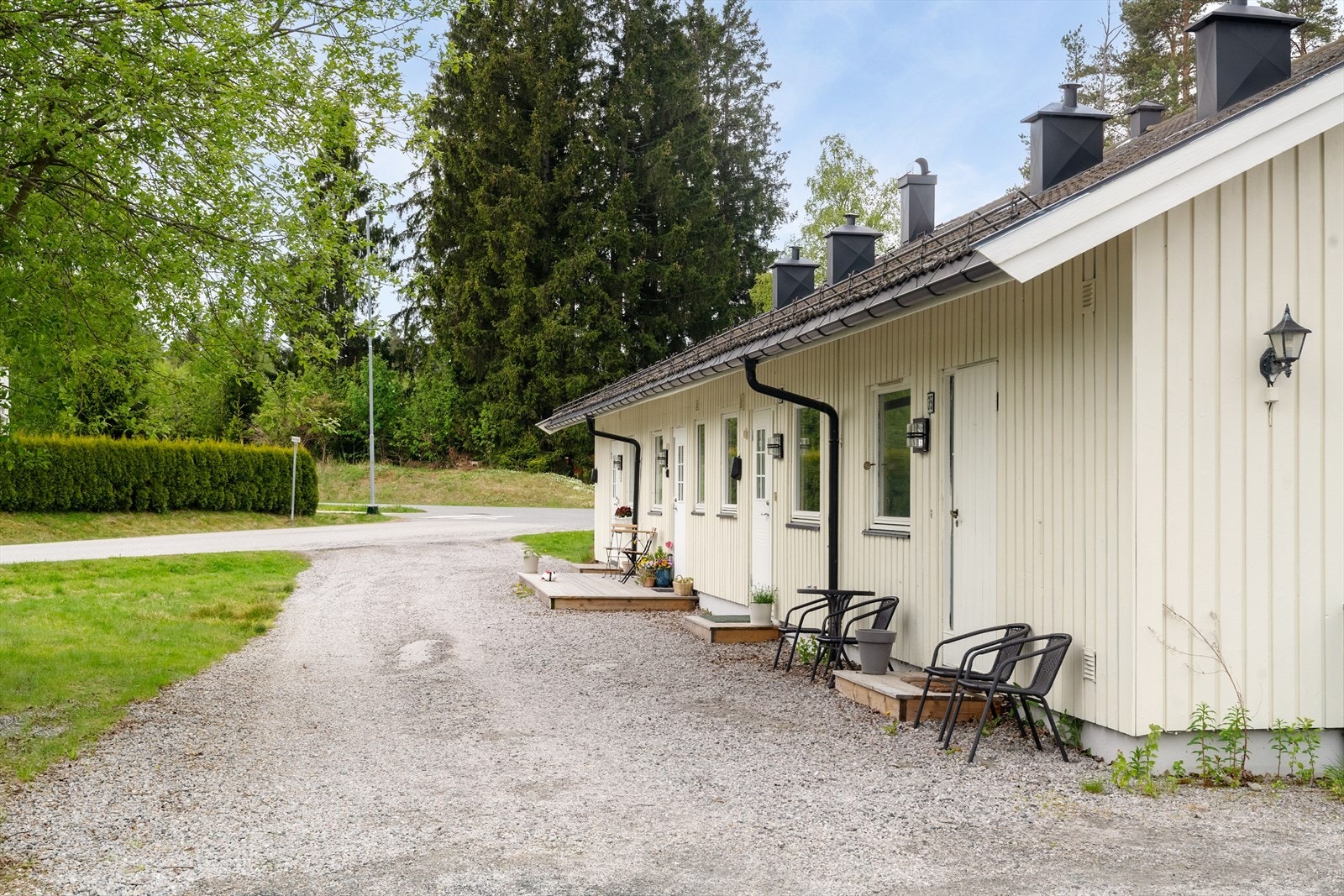 Eiendommen ligger i et område med nærhet til både sentrum og flotte turområder i skog og mark. Galleribilde