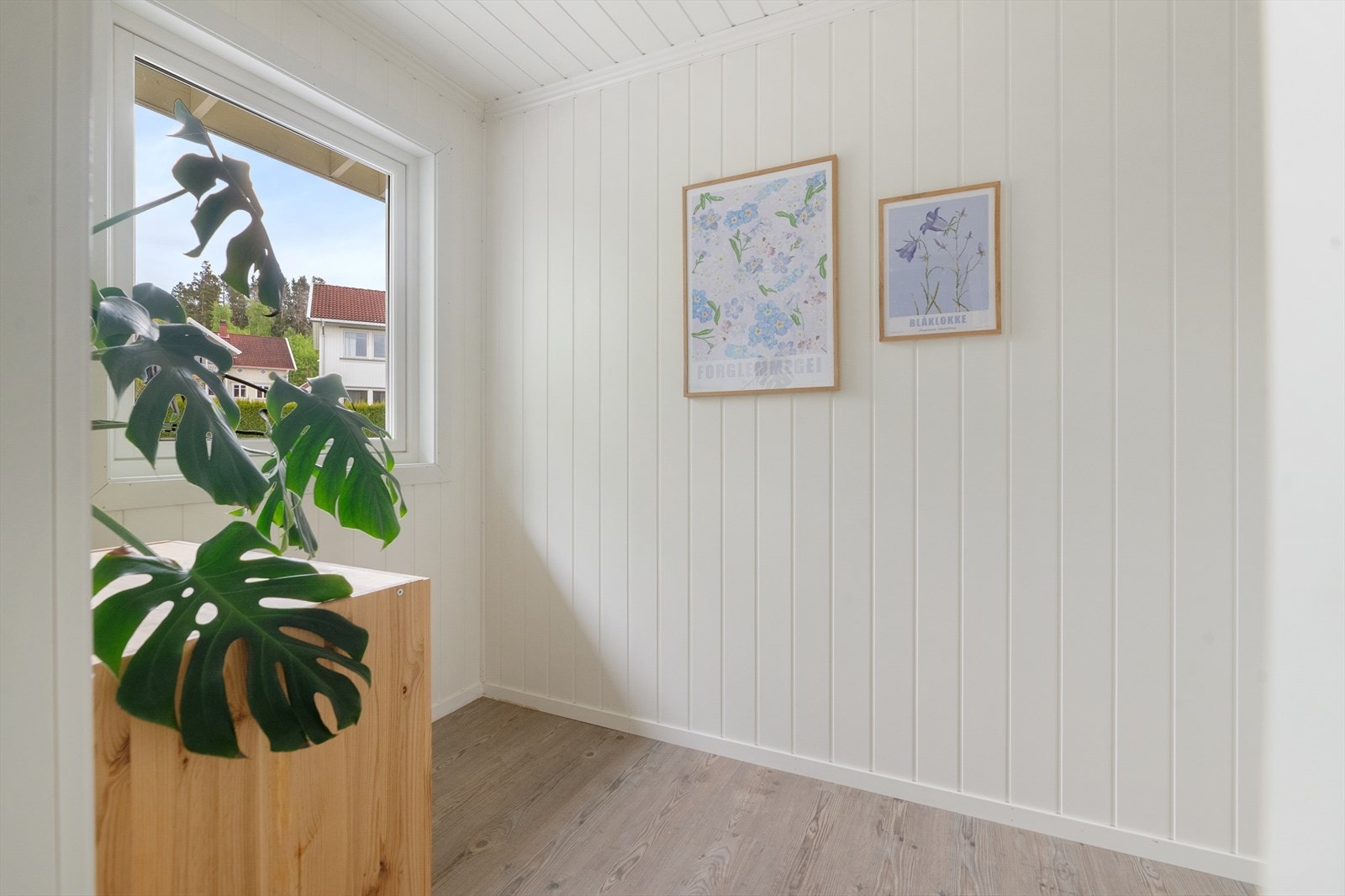 Boligen har en kombinert innredet bod/teknisk rom i første etasje. Galleribilde