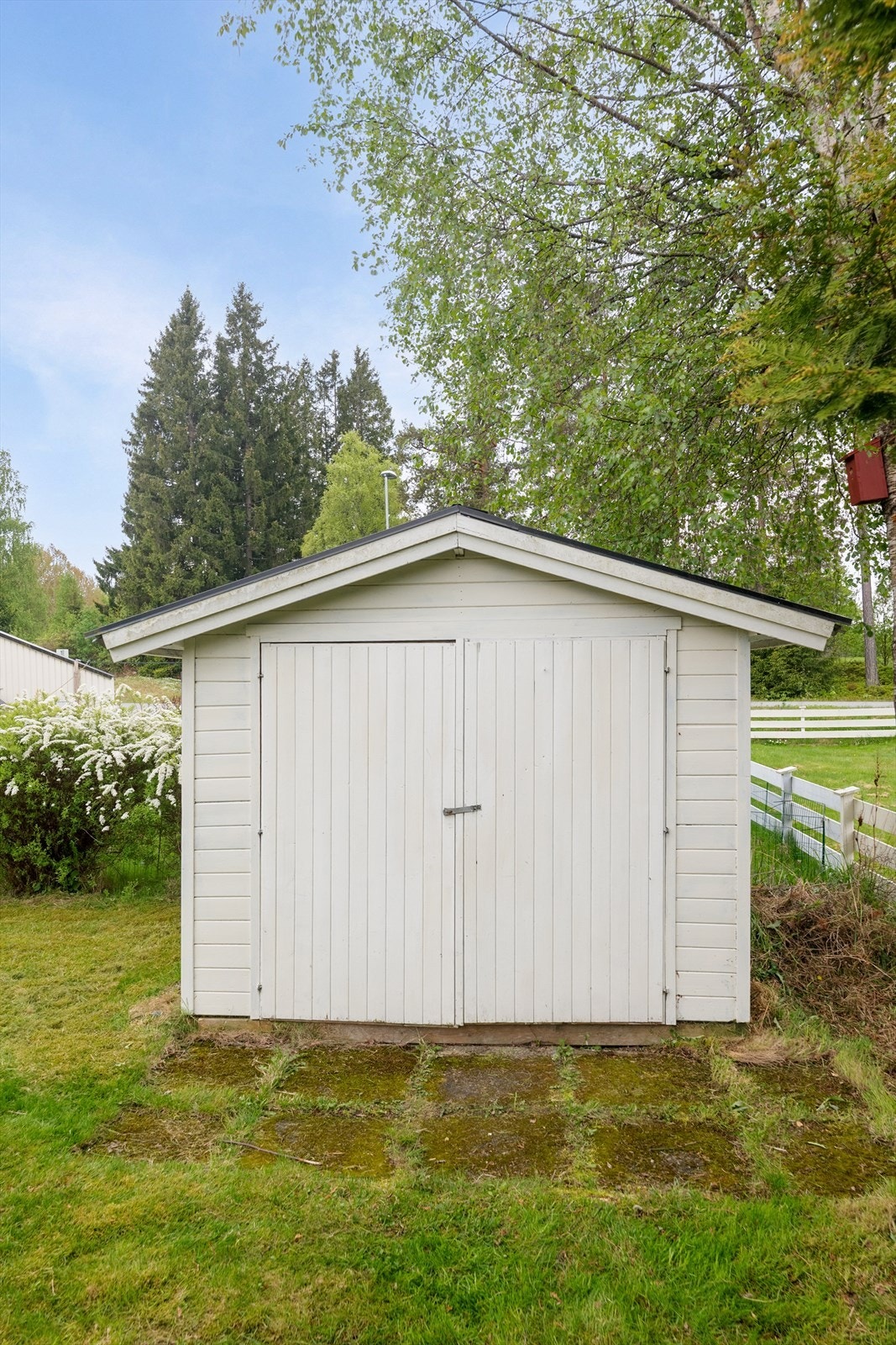 Uteboden gir ekstra lagringsplass, lett tilgjengelig fra hagen. Galleribilde