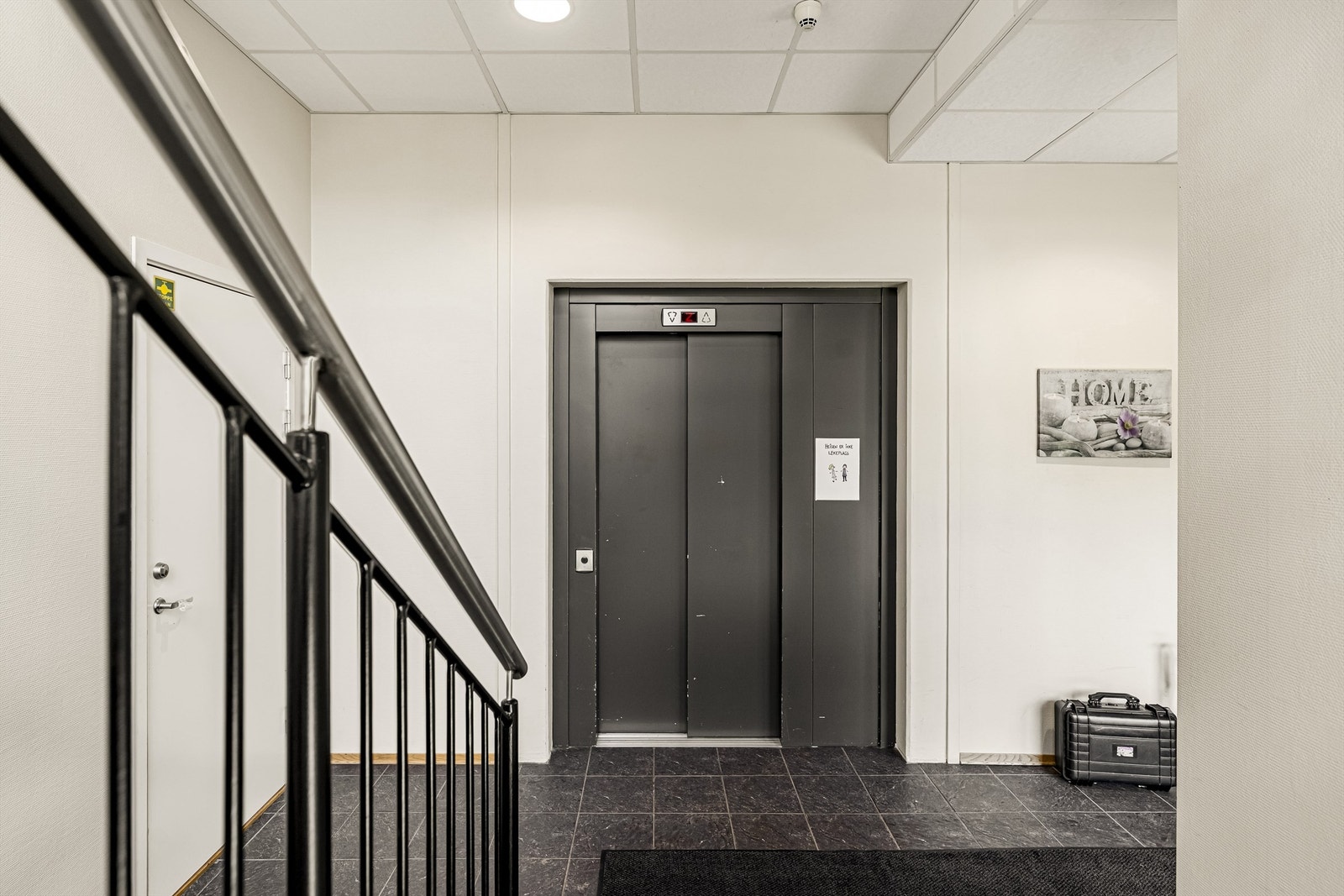 Heis ute i fellesarealene for trappefri adkomst til leiligheten Galleribilde