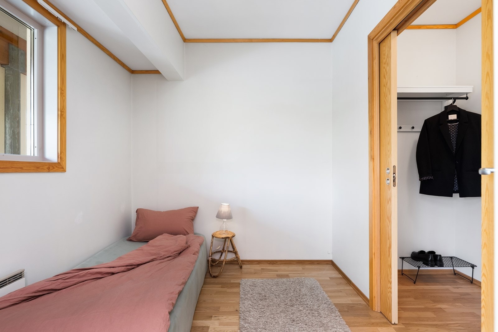Det andre soverommet er perfekt som gjesterom eller kontor, med tilknytning til en praktisk bod. Galleribilde