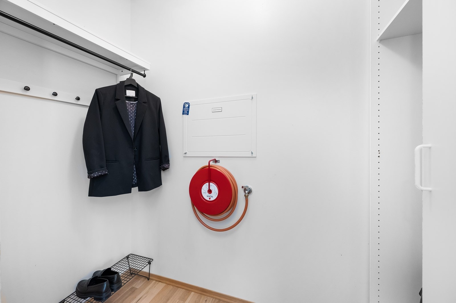 Den interne boden, som kan brukes som walk-in garderobe, gir rikelig med lagringsplass. Galleribilde