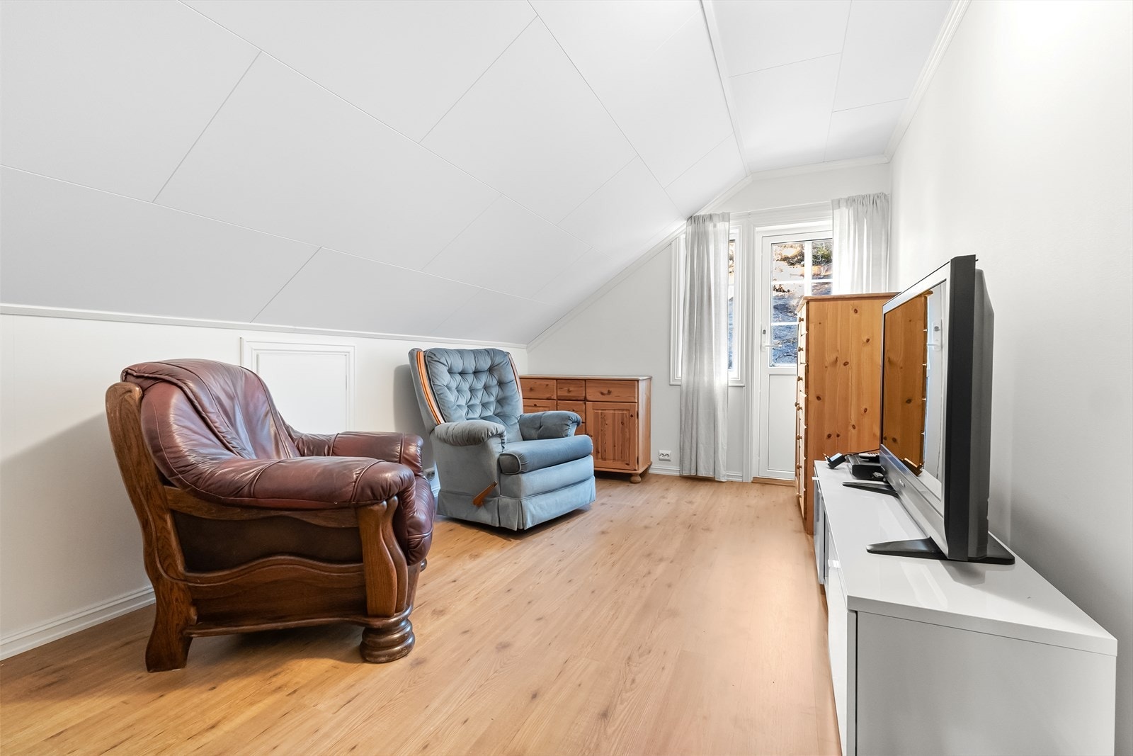 Soverom med utgang til uteareal. Galleribilde