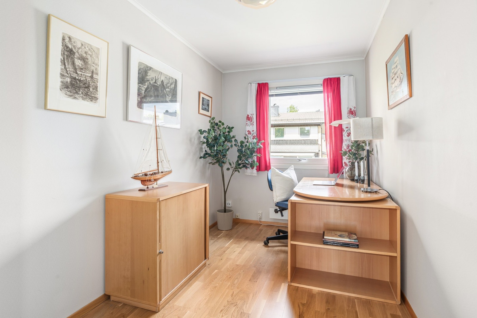 Soverom III har plass til seng og skap, og benyttes i dag som kontor Galleribilde
