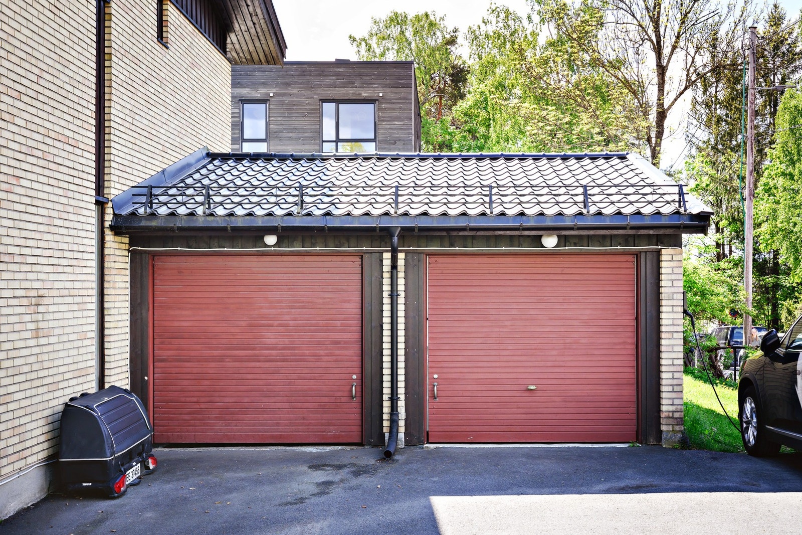 Garasjeplassen utgjør et eget gnr og bnr. Her eier man halvparten av denne matrikkelen Galleribilde