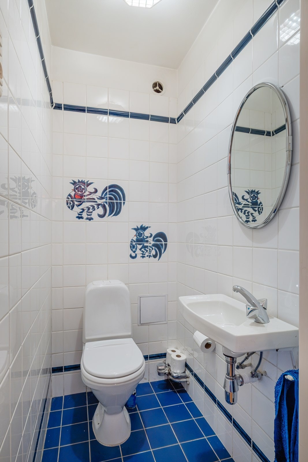 Mellom badet og entreen ligger gjeste WC. Galleribilde
