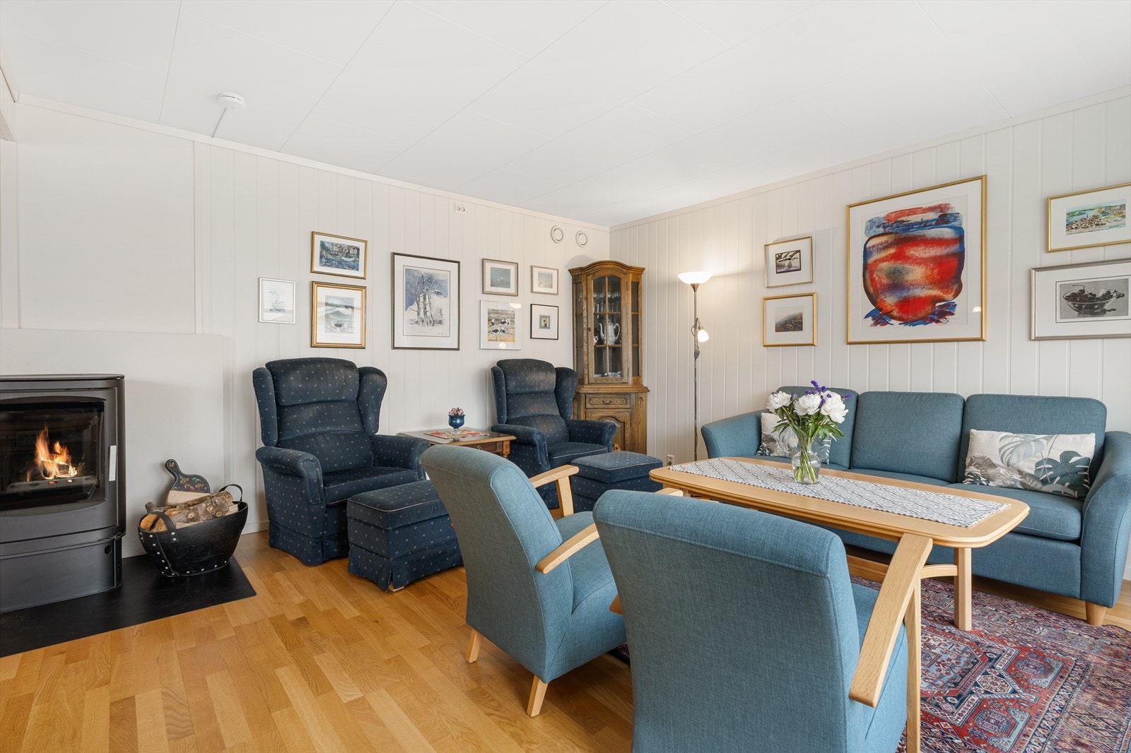 Det er vedfyring og vannbåren gulvvarme Galleribilde