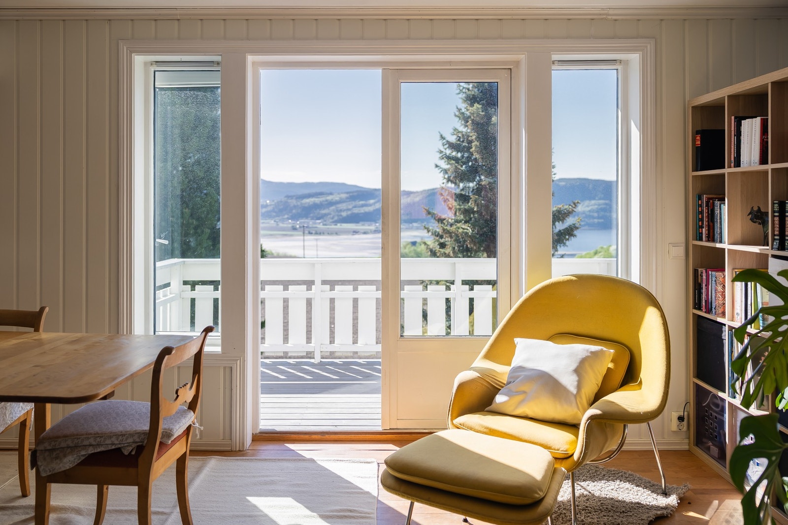 Fra stuen har du direkte utgang til balkongen. Galleribilde