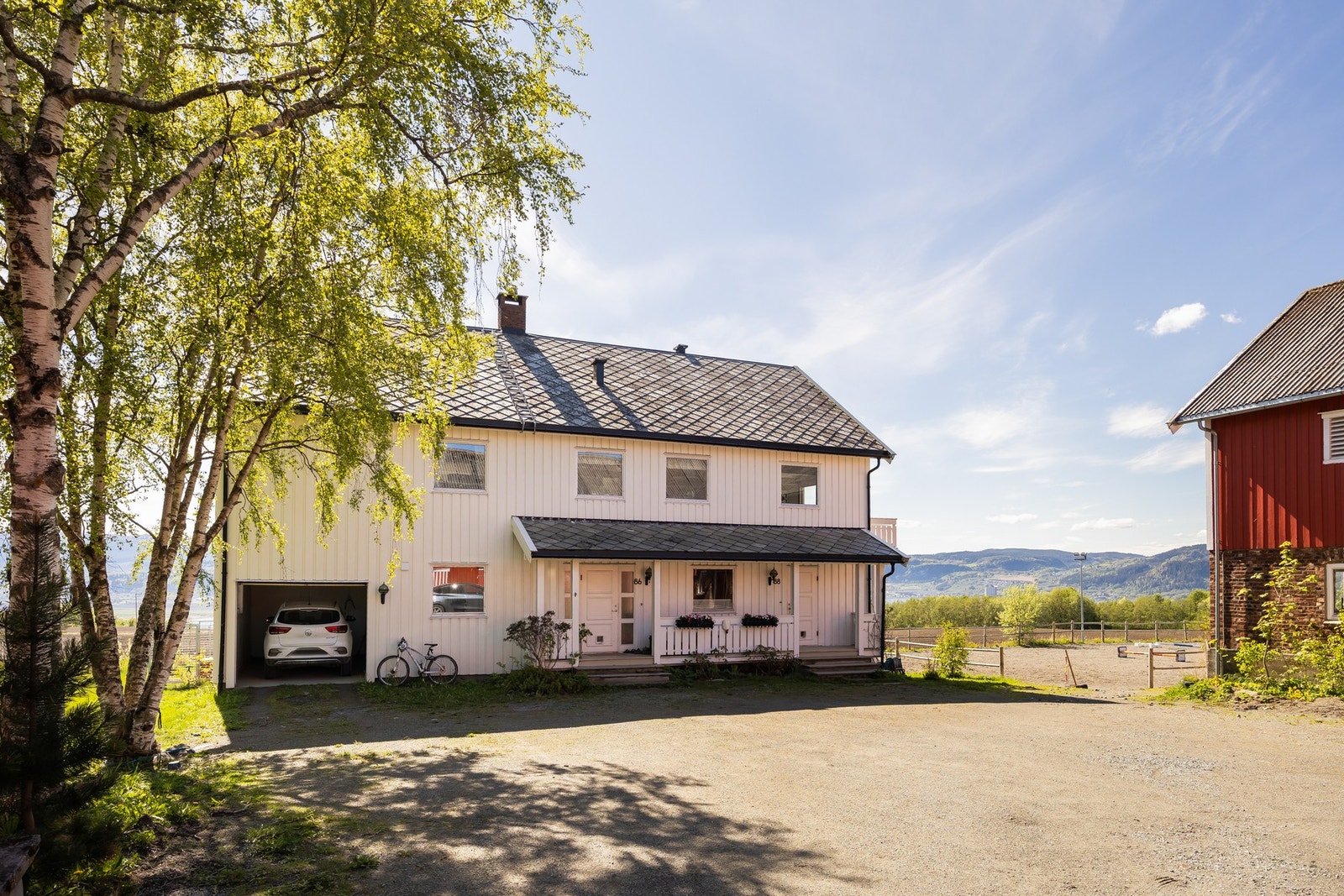Videre går vi inn i kårleiligheten Galleribilde