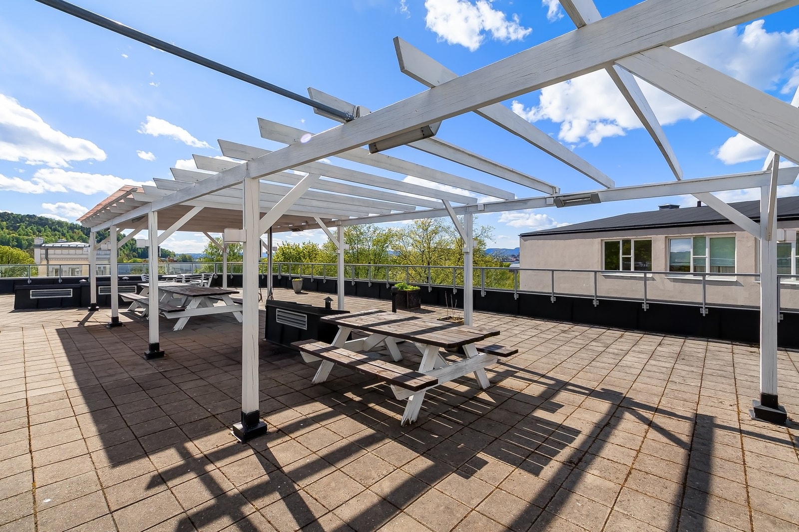 Felles takterrasse med sol hele dagen. Galleribilde