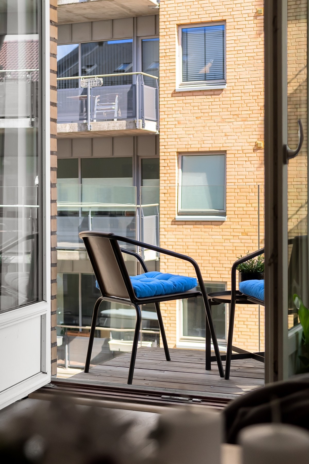 I tillegg til balkong med formiddagssol er det stor felles takterrasse. Galleribilde