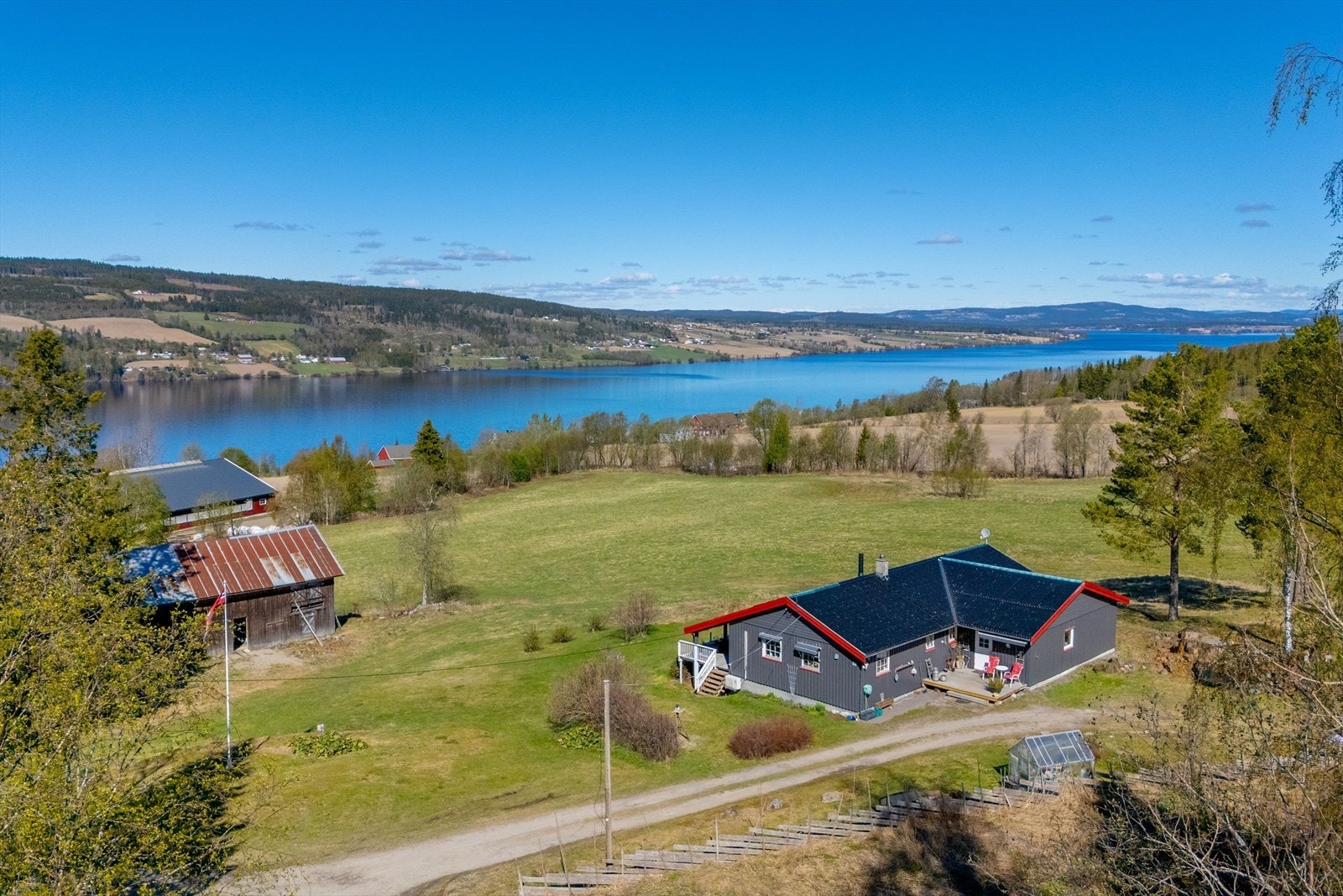 Nordvik Eiendomsmegling v/ Vegard Dotseth presenterer Valstad Øvre, bestående av Teiterudgutua 77 og 81! Foto: Torben Olav Wirkestad Galleribilde