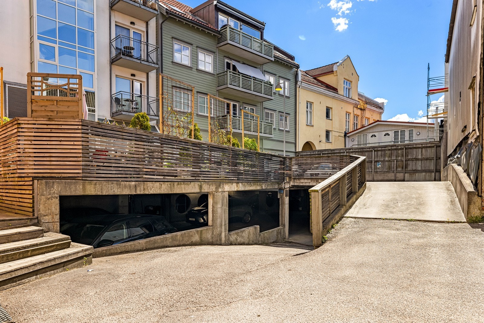 Sameiet har parkeringsplasser i bakgård og parkeringskjeller. Galleribilde