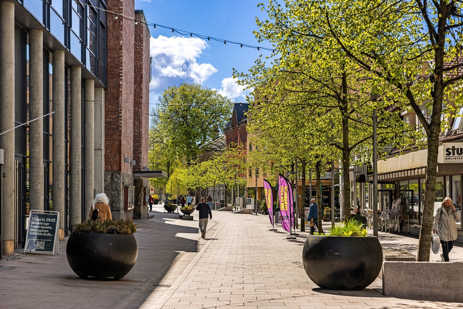 Her bor du med umiddelbar nærhet til byens butikker, kafeer og servicetilbud. Galleribilde