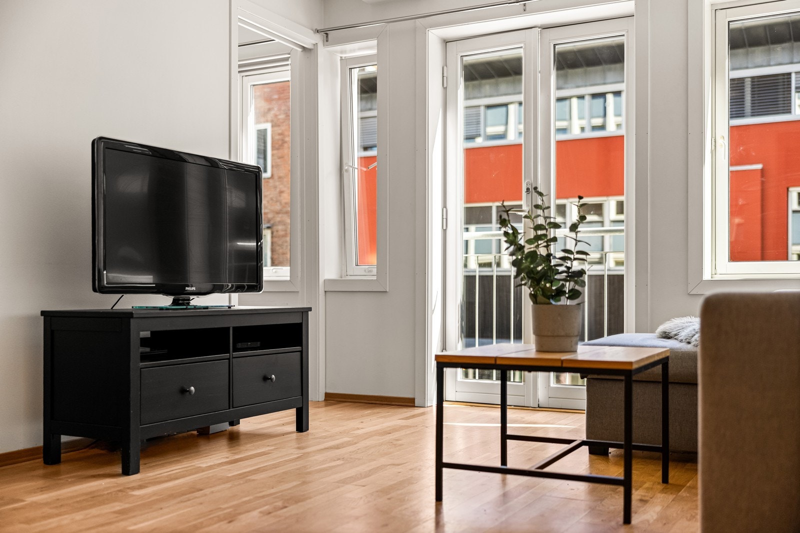 Vinduer og balkongdør med 2-lags isolerglass fra byggeåret 2011. Galleribilde
