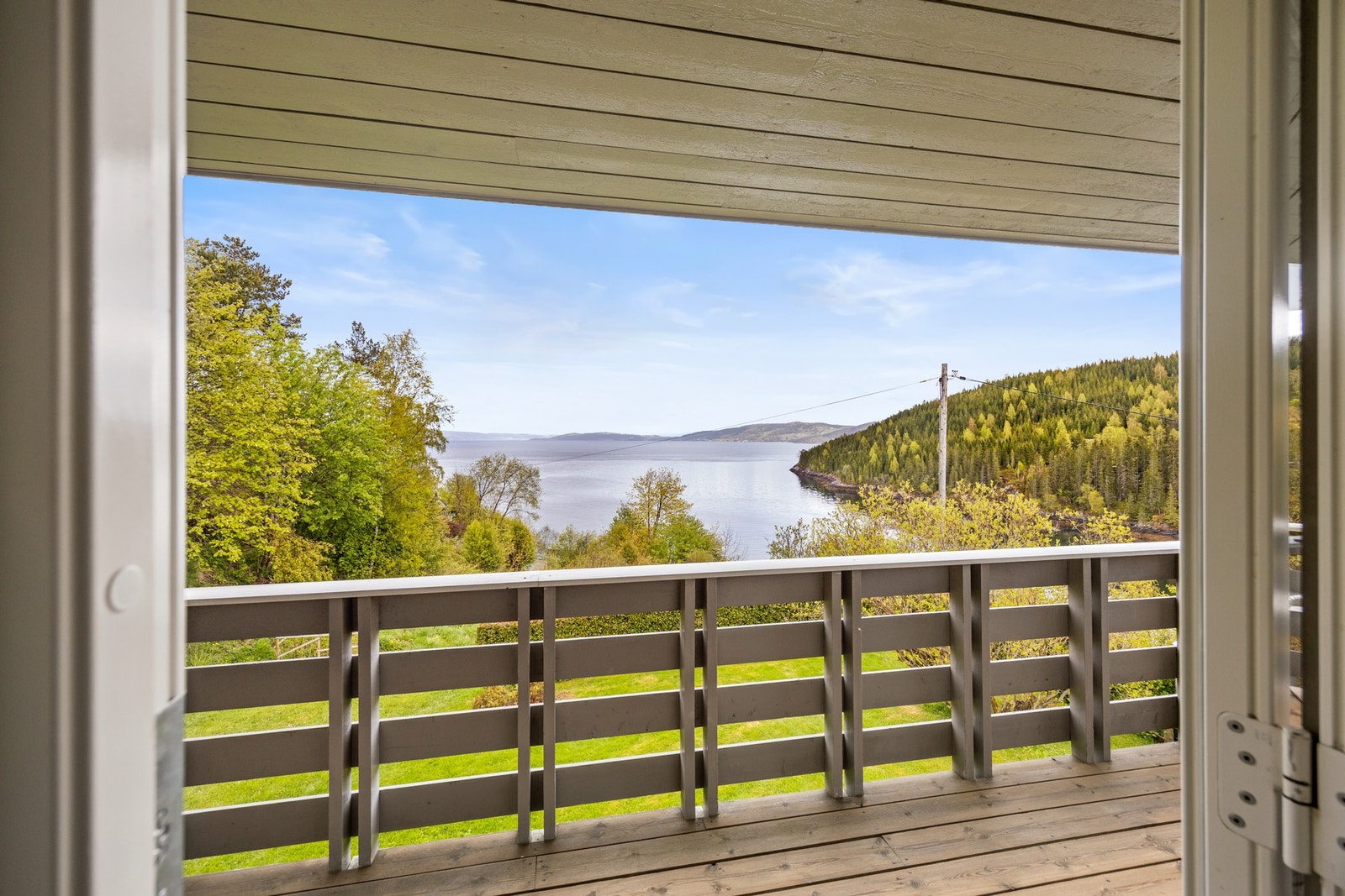 Fra stuen er det utgang til balkong på ca 13 kvm. Galleribilde