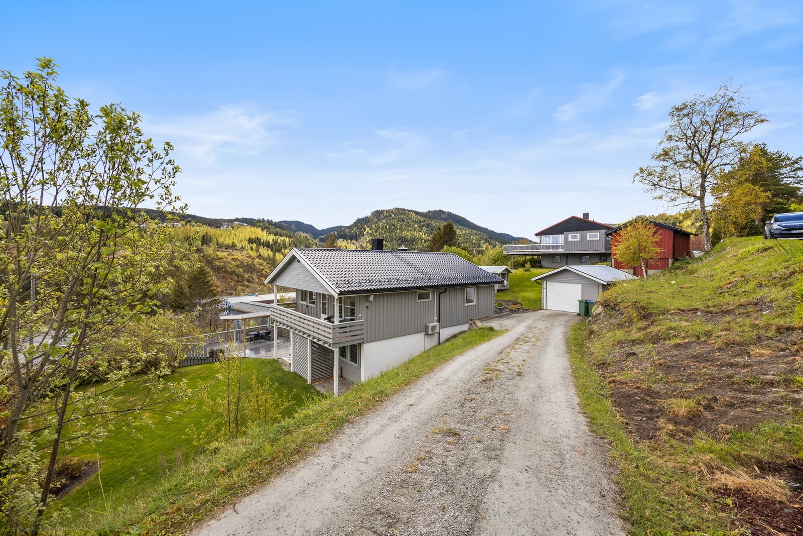 Gruset innkjørsel. Galleribilde
