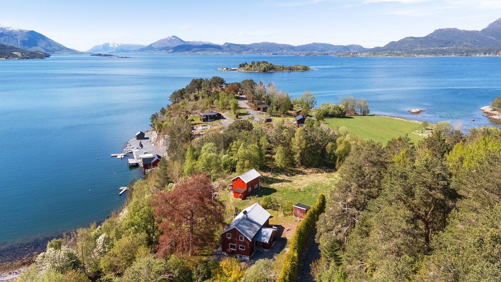Aktiv Eiendomsmegling v/ Ulla E. Nystøyl ønsker velkommen til "Hamran"! Foto: André T. Ormset-Paredes Galleribilde