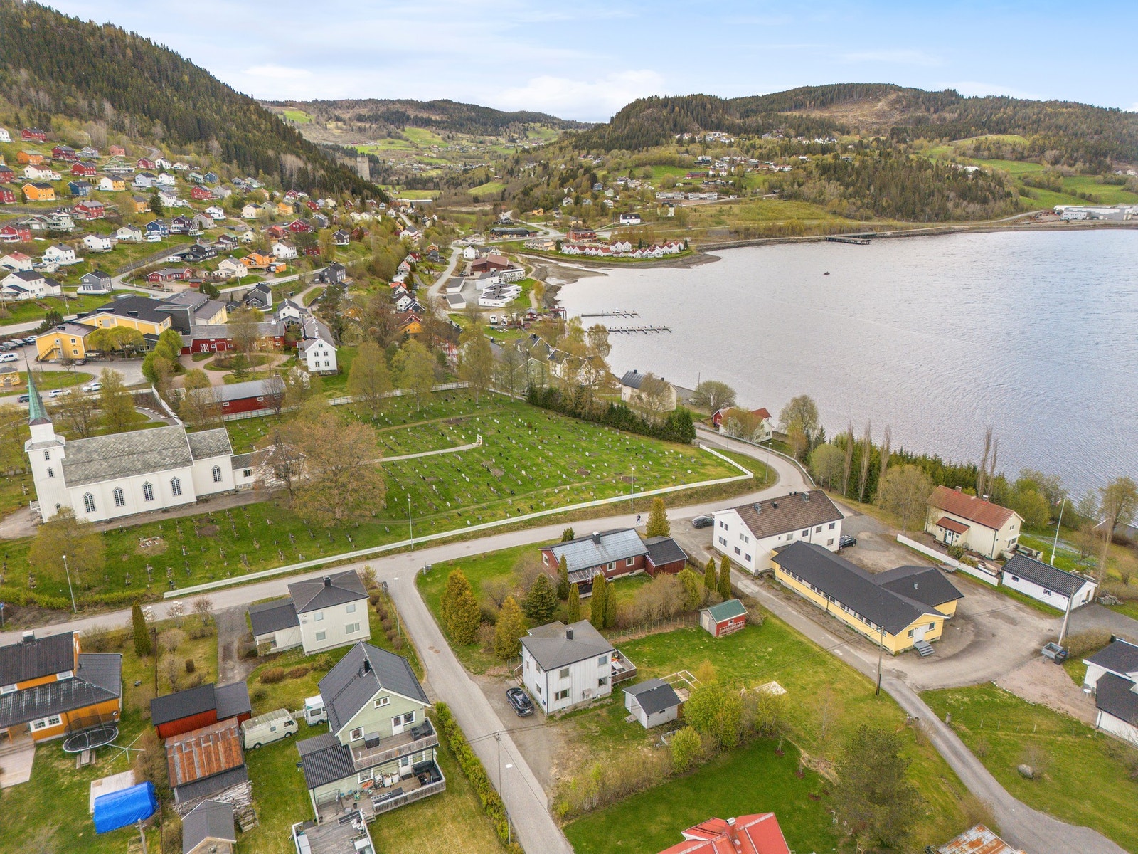 Sentral beliggenhet i Malm. Gangavstand til dagligvarebutikk, samt barnehage og barneskole. Galleribilde