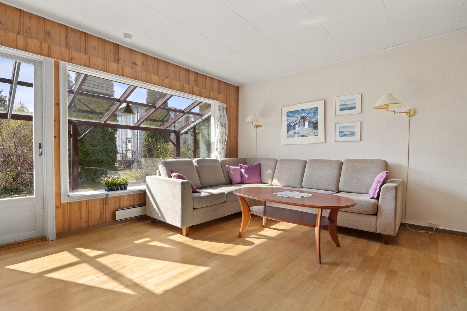 Generøst vindu som slipper inne mye dagslys! Galleribilde