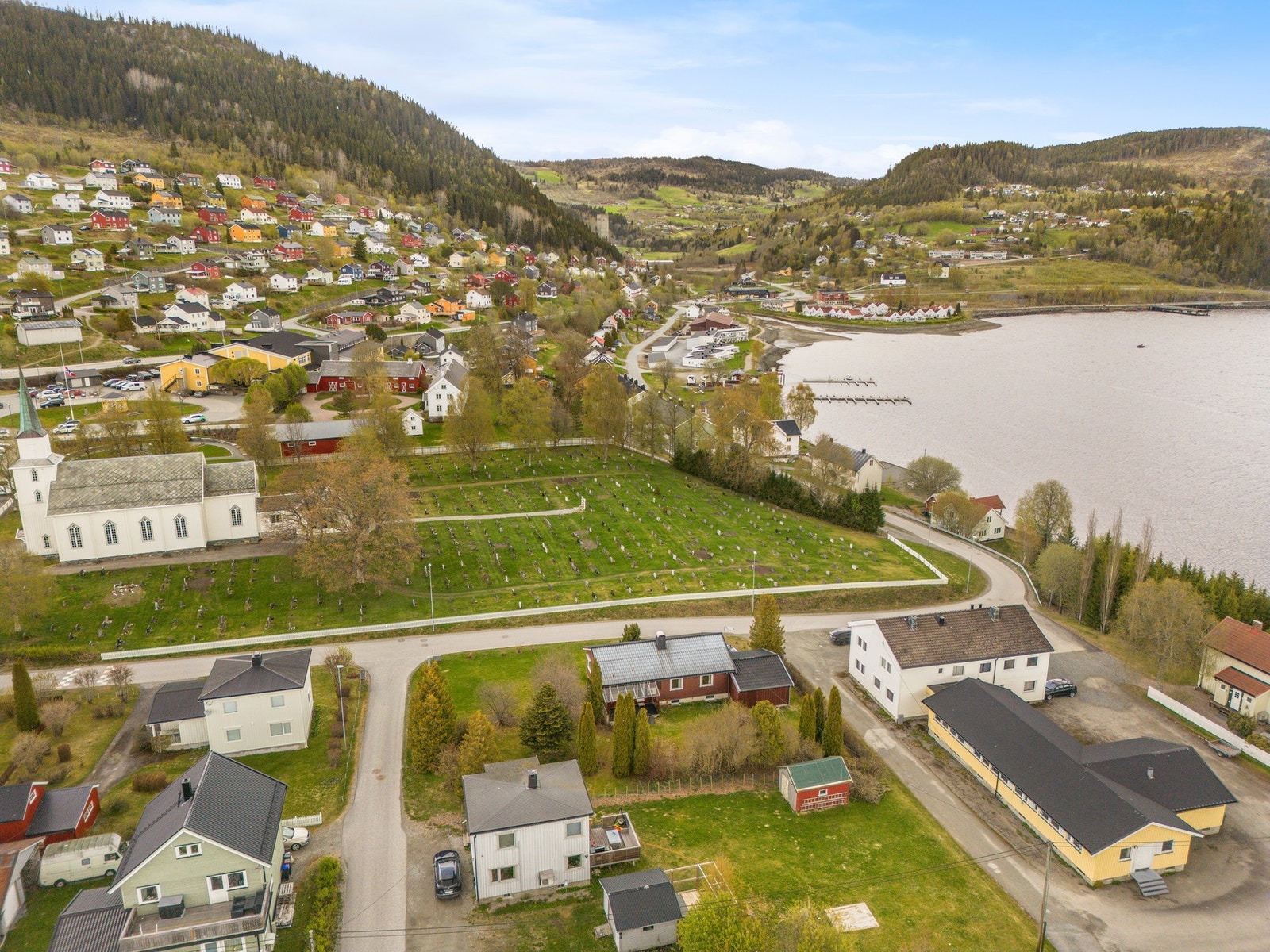 Gangavstand til barnehage, barneskole og dagligvarebutikk. Galleribilde