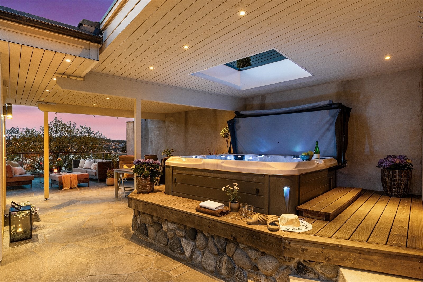 Jacuzzien er utstyrt med belysning. Galleribilde