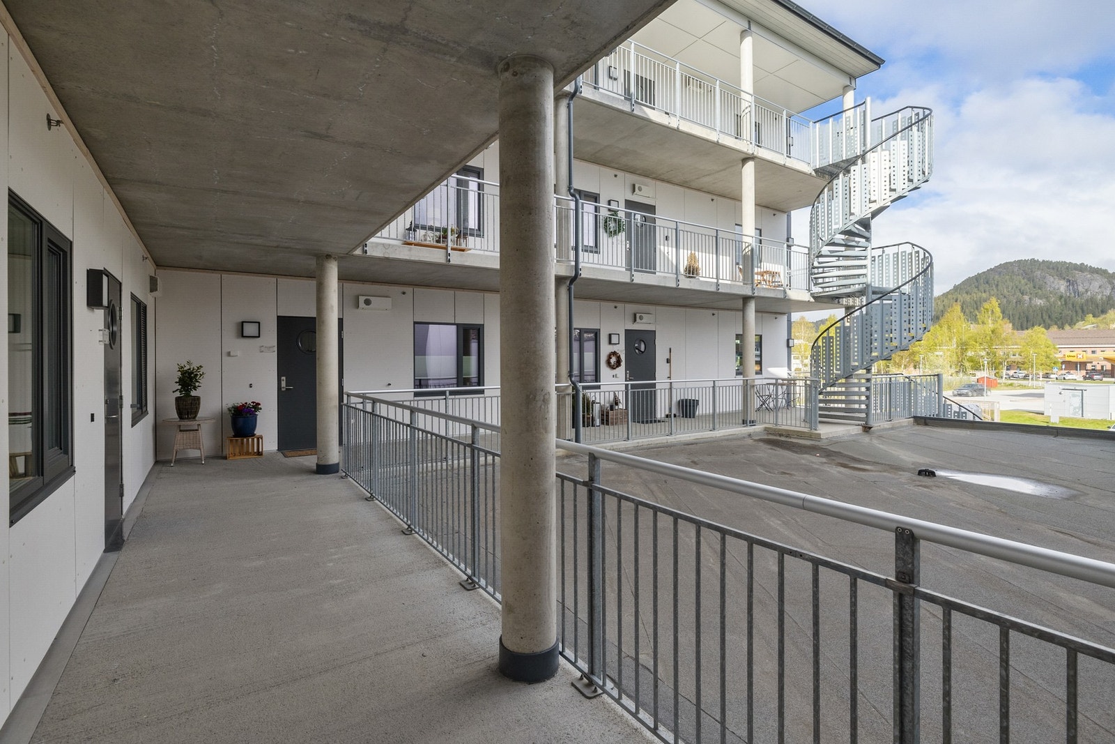 Takoverbygd svalgang Galleribilde