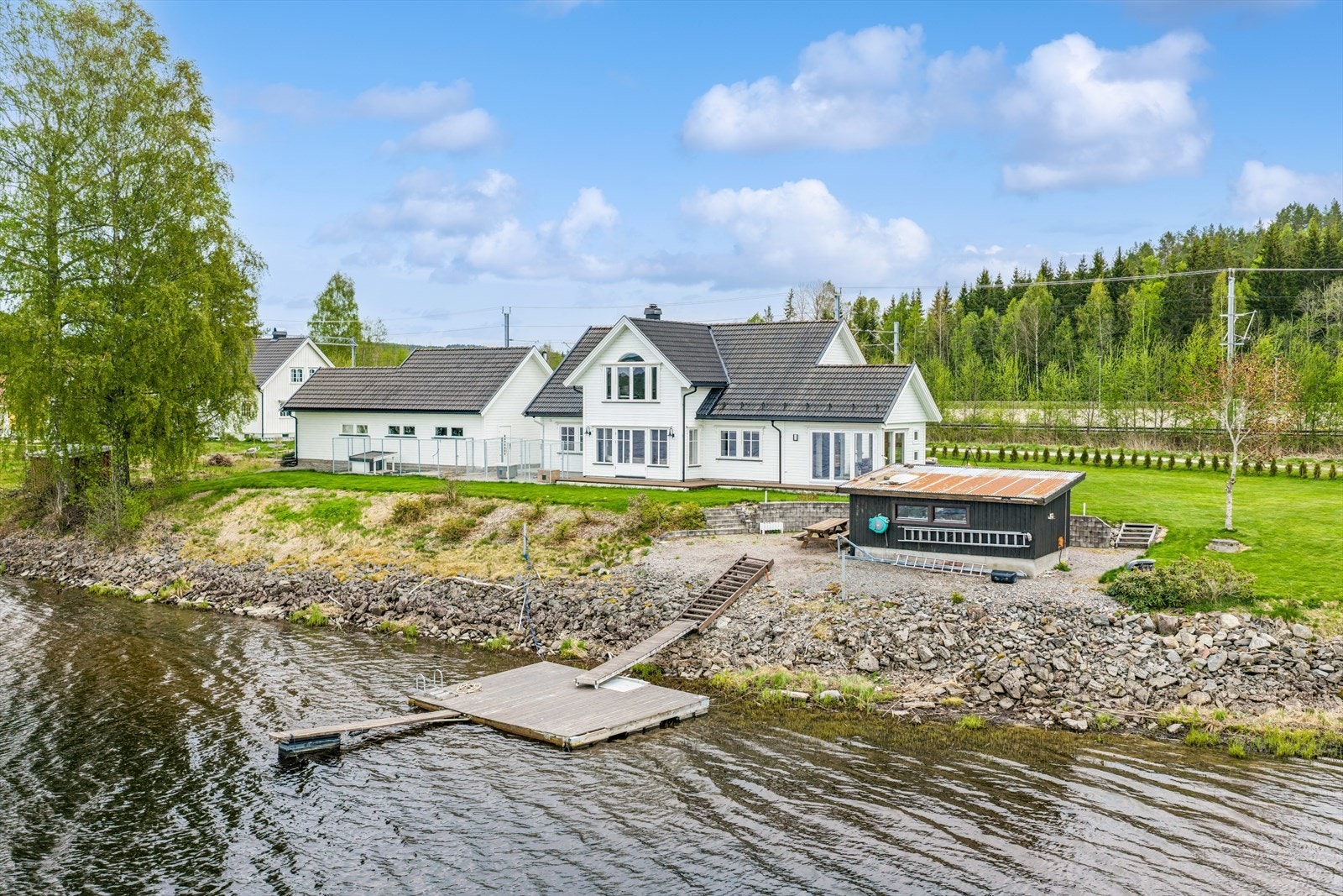 Flott eiendom ned mot Glomma! Galleribilde