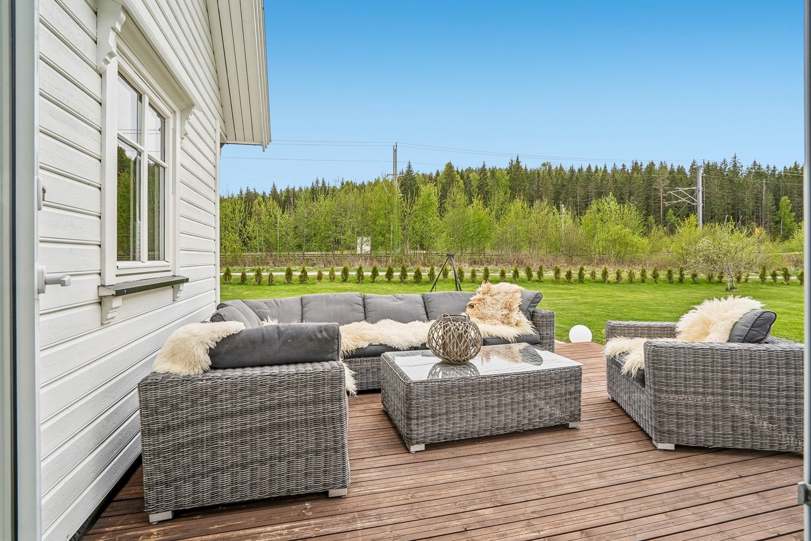 Utenfor vinterhagen er en vestvendt terrasse på 20 m2. Galleribilde